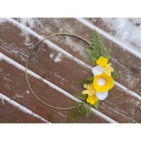 Gelber Blumenkranz, Filzblumenkranz Frühling, Goldreifenkranz von AnitaRexDesigns