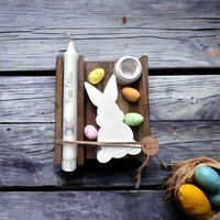 Osterlicht-Set in Handgefertigter Brandeiche Holzbox Mit Häschen Und Kerzenhalter Aus Keraflott von AnjasGeschenkeWelt
