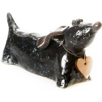 Schwarze Dackel-statue Aus Keramik Mit Holzplakette, Um Eine Persönliche Nachricht Zu Schreiben Schwarze Dackel-statue Aus Keramik Mit Holzplakette, Um Eine Persönliche Nachricht Zu Schreiben von AnkaChristof