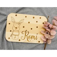 Brett Frühstücksbrett Schneidebrett Kinderbrett Geschenk Geburtstag Weihnachten Küche Junge Mädchen Hase Name Namensbrett Holz Braun von AnkeskreativeSuite