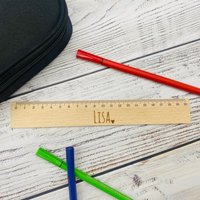 Personalisertes Lineal Aus Holz | Geschenk Zur Einschulung Oder Für Die Schultüte Schulkind Messlatte 20cm Personalisiert Mit Namen von AnkeskreativeSuite