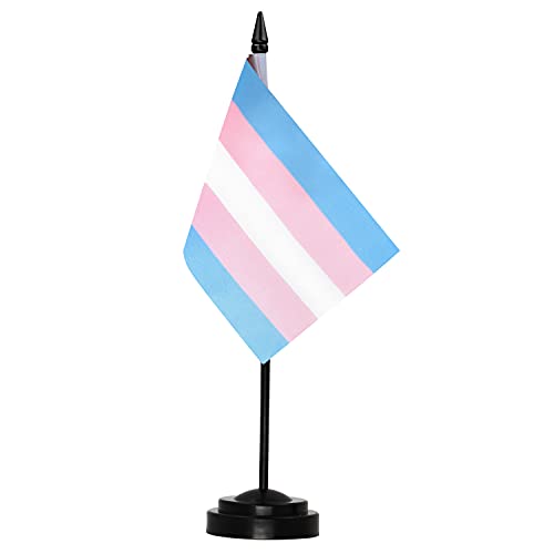 Anley Transgender Trans Pride Deluxe Schreibtischflaggen-Set - 6 x 4 Zoll Miniatur-Desktop-Flagge mit 12 "fester Stange - Lebendige Farben und lichtbeständig - Schwarze Basis und Speerspitze Anley Transgender Trans Pride Deluxe Schreibtischflaggen-Set - 6 x 4 Zoll Miniatur-Desktop-Flagge mit 12 "fester Stange - Lebendige Farben und lichtbeständig - Schwarze Basis und Speerspitze von Anley