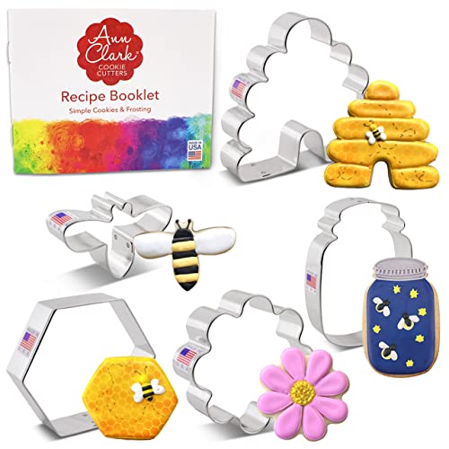 Ann Clark Cookie Cutters, 5-teiliges Ausstechformenset mit Rezeptheft, Motive: Biene, Bienenstock, kleine Blume, Wabe, Honigwabe, Honigglas von Ann Clark Cookie Cutters