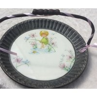 Shabby Chic, Runder Metall Servier Tee, Kaffee, Obsttablett/Korb, Verziert Mit Servietten | Decoupage & Fertigem Hochglanzharz von AnnaEartUS