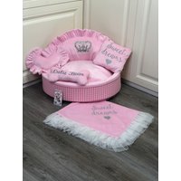 Baby Rosa Zopf Prinzessin Hundebett Luxus Personalisiertes Designer Haustierbett Rosa Welpe Bett Nach Maß Geburtstag Hund Geschenk von AnnaHappydog