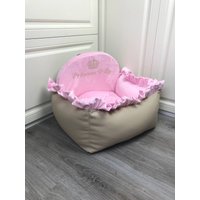 Beige Und Baby Pink Hundesitze Luxus Rosa Fahrset Designer Hundesitz Hundebett Für Unterwegs Personalisierte Autositze Hund von AnnaHappydog