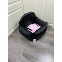 Gesteppte Hundesitze Aus Schwarzem Kunstleder Schwarz Und Rosa Fahrset Designer Autositz Luxus Hundebett Für Unterwegs Individualisierte von AnnaHappydog