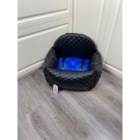 Gesteppter Hundesitz in Schwarz Und Blau Vegan Leder Autositz Designer Luxus Hundebett Für Unterwegs Individualisierte von AnnaHappydog