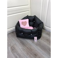 Autositz Für Hunde Aus Schwarzem Öko-Leder Luxus Set Designer Hundebett Reisen Personalisierter von AnnaHappydog
