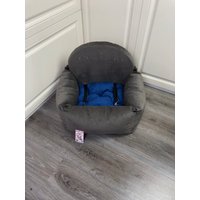 Hundesitz in Grau Wildleder Und Marineblau Fahrset Für Hund Designer Hunde Auto Sitz Luxus Hundebett Unterwegs Individualis von AnnaHappydog