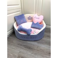 Lavendel Und Baby Rosa Prinzessin Hundebett Flieder Personalisiert Personalisiert Geburtstag Luxus Welpe Bett von AnnaHappydog