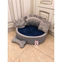 Personalisiertes Polka Dot Hundebett Marineblau Plüsch Haustier Bett von AnnaHappydog