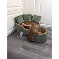 Salbei Grün Und Braun Luxus Hund Bett Designer Haustier Katze Custom Gemacht Personalisierte Haus von AnnaHappydog