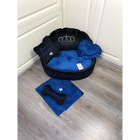 Schwarzes Und Marineblaues Luxus Hundebett Mit Krone Funkelt Designer Haustierbett Katzenbett Medium Oder Kleines Personalisiertes Nach Maß von AnnaHappydog