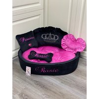 Personalisiertes Schwarz-Rosa Hundebett Strass Krone, Minky Fell von AnnaHappydog