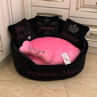 Schwarzes Und Rosa Prinzessin Hundebett Designer Haustierbett Katzenbett Rosa Nach Maß Personalisiertes Luxus Geburtstag Hund von AnnaHappydog