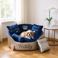 Silbernes & Dunkelblaues Kunstleder Hundebett Personalisiertes Haustierbett Mit Kissen von AnnaHappydog