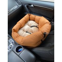 Toffee Beige Luxus Hundesitze Auto Sitzset Designer Hund Sitz Hundebett Für Reisen Personalisierte Autositz von AnnaHappydog