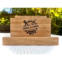 Handgefertigter Eichenholz-Besteckkasten | Grill&chill-Slogan Tischbox Für Besteck, Servietten + Salz/Pfeffer Küche Und Grillparty von AnnaLinaKreativ