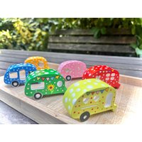 Mini Wohnwagen Deko Aus Keramikgips - Handgemacht Und Bemalt Camping Geschenk Sommerdeko Caravan Handmade Lichthalter von AnnaLinaKreativ