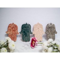 Keramik Hamsa Hand Räucherstäbchen-Halter - Verschiedene Farben- Indisch- Yoga- Spirituell- Meditation- Räuchern- Handgetöpfert von AnnaValentinHandmade
