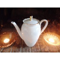 Kaffeekanne Seltmann-Weiden Inka No 8 Alte Serie Porzellan Weiß Wellenrand Goldrand Ca 1960Er Vintage Sammlerstück Ergänzung Des Geschirrs Kaffeekanne Seltmann-Weiden Inka No 8 Alte Serie Porzellan Weiß Wellenrand Goldrand Ca 1960Er Vintage Sammlerstück Ergänzung Des Geschirrs von AnnaleasFinest