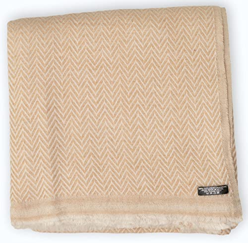 yanopurna Kaschmir Decke – aus 100% Kaschmirwolle, 135x270 cm, Sofadecke handgewebt aus Nepal, ideal als Couch Überwurf oder Kuscheldecke, Handwäsche, Goldbeige, Fischgrätmuster von yanopurna