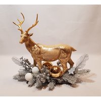 Weihnachtliche Tischdekoration Mit Goldenem Hirsch - Festliches Gesteck in Handarbeit Weihnachtliche Tischdekoration Mit Goldenem Hirsch - Festliches Gesteck in Handarbeit von AnnasDeko