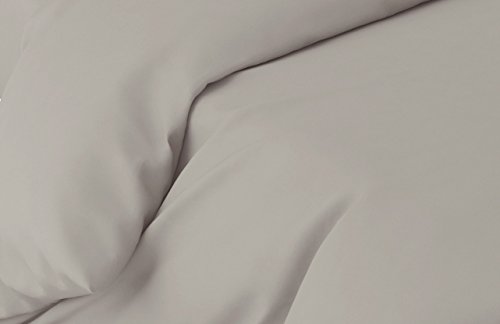 Anne de Solene Einfarbiger Bettbezug, Baumwolle, Nebel, 220 x 240 cm von Anne de Solene