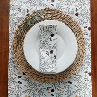 Weihnachtliche Tischläufer, Beeren Und Tannenzapfen Weihnachtliche Tischläufer, Beeren Und Tannenzapfen von AnnetteetJeanne