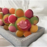 Flower Candle | Smiley Face Colorful Dots Bunte Blumenwiese von AnnieCandlesCo