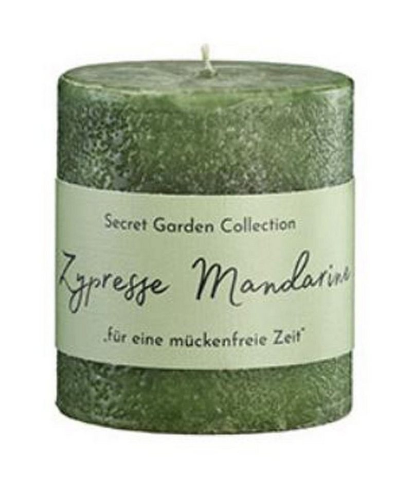 Annimuck Duftkerze Secret Garden Zypresse Mandarine Mückenfrei Duftkerze 7x7,5 cm (1-tlg) von Annimuck