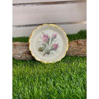 Ein Kleiner Untersetzer Von Rosenthal Für Gläser, Serie Moosrose Pompadour, Porzellan Sammelteller, 50Er 60Er Jahre, Vergoldeter Rand Ein Kleiner Untersetzer Von Rosenthal Für Gläser, Serie Moosrose Pompadour, Porzellan Sammelteller, 50Er 60Er Jahre, Vergoldeter Rand von AnnodazumalShop