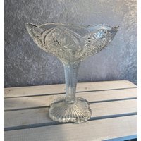 Vintage Glasschale/ Tafelaufsatz Auf Fuß Aus Pressglas, Schönes Muster, Toller Stiel, Anbietschale, Servierschale, Obstschale, Shabby Chic Vintage Glasschale/ Tafelaufsatz Auf Fuß Aus Pressglas, Schönes Muster, Toller Stiel, Anbietschale, Servierschale, Obstschale, Shabby Chic von AnnodazumalShop