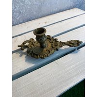 Vintage Messing Kerzenhalter Mit Griff, Shabby Chic, Massiver Messingkerzenständer, Kunstvoll Verziert, Kammerleuchter Mid Century Vintage Messing Kerzenhalter Mit Griff, Shabby Chic, Massiver Messingkerzenständer, Kunstvoll Verziert, Kammerleuchter Mid Century von AnnodazumalShop