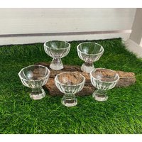 Vintage Schnapsgläser/Likörgläser 5 Stück Aus Kristall, Massiver Fuß, Bar Deko, Thekenzubehör, Edle Gläser Spirituosen, Blockfuß Vintage Schnapsgläser/Likörgläser 5 Stück Aus Kristall, Massiver Fuß, Bar Deko, Thekenzubehör, Edle Gläser Spirituosen, Blockfuß von AnnodazumalShop