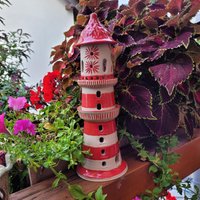 Handgetöpferter Keramik Leuchtturm in Rot Naturfarben Ca. 38cm Hoch Und 13 cm Breit. Lichthaus, Gemütliches Zuhause Im Garten Haus von Annyhase