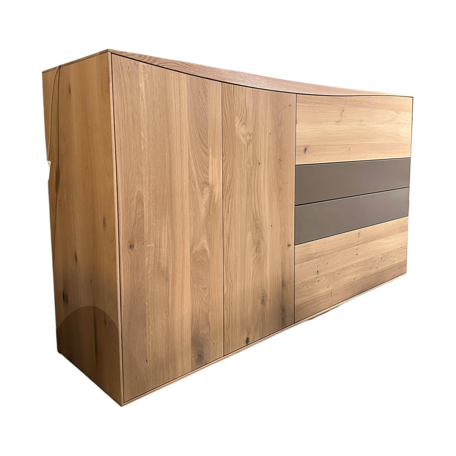 Highboard Puro Wave W40 Massivholz Eiche Absetzung MDF Steingrau Lackiert Highboard Puro Wave W40 Massivholz Eiche Absetzung MDF Steingrau Lackiert von Anrei