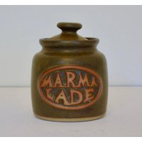 Mid Century - Hudson Potteries Liskeard Cornwall Studio Keramik Marmeladentopf Um 1970 von AnthologyVintage