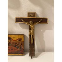 Inri Altes Kruzifix Jesus Am Kreuz Altar Wandkreuz Holz & Messing Vor 1945 von AntikBayern
