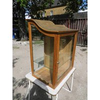 Alte Verkaufsvitrine Wandvitrine Vitrine Glasvitrine Kolonialwarenladen Tante Emma Eckvitrine Alte Verkaufsvitrine Wandvitrine Vitrine Glasvitrine Kolonialwarenladen Tante Emma Eckvitrine von AntikDekoVintage