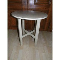 Alter Beistelltisch in Creme - Weiß Um 1920 Alter Beistelltisch in Creme - Weiß Um 1920 von AntikDekoVintage