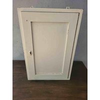 Alter Medikamentenschrank, Arzneischrank, Erste Hilfe Schrank, Wandschrank, Hängeschrank Alter Medikamentenschrank, Arzneischrank, Erste Hilfe Schrank, Wandschrank, Hängeschrank von AntikDekoVintage