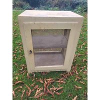 Alter Vorratsschrank, Gazeschrank Gagenschrank Fliegen Schrank von AntikDekoVintage