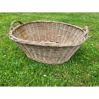Alter Wäschekorb, Weidenkorb, Rattan von AntikDekoVintage