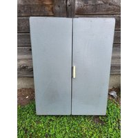 Alter Werkzeugschrank, Waggonbau Görlitz, Wandschrank, Metallschrank, Blechschrank Alter Werkzeugschrank, Waggonbau Görlitz, Wandschrank, Metallschrank, Blechschrank von AntikDekoVintage