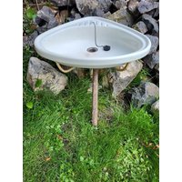 Altes Eck Guss Waschbecken, Ausgussbecken Emailliert, Pflanztopf Altes Eck Guss Waschbecken, Ausgussbecken Emailliert, Pflanztopf von AntikDekoVintage