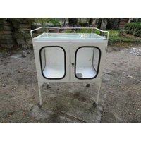 Krankenhaus/Arzt Schrank 30Er Jahre, Glasvitrine von AntikDekoVintage