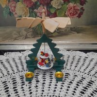 Holz Vintage Weihnachtspyramide Erzgebirge, Weihnachtsmann Mit Spielzeug Auf 4 Kerzen, Volkskunst, Ddr Ostalgie Holz Vintage Weihnachtspyramide Erzgebirge, Weihnachtsmann Mit Spielzeug Auf 4 Kerzen, Volkskunst, Ddr Ostalgie von AntikGift