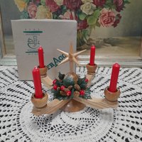 Vintage Erzgebirge Straco Adventskranz Kerzenhalter Aus Holz, Weihnachten Dekoration Mit Zwei Kränzen, Volkskunst, Ostalgie Vintage Erzgebirge Straco Adventskranz Kerzenhalter Aus Holz, Weihnachten Dekoration Mit Zwei Kränzen, Volkskunst, Ostalgie von AntikGift